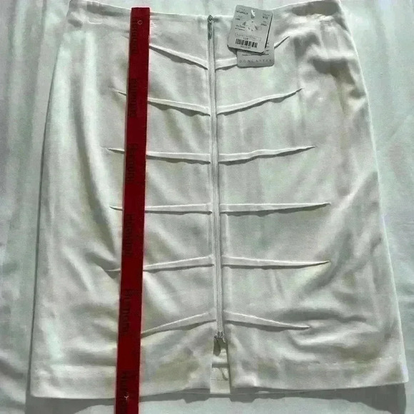 New With Tags DONCASTER Women Skirt Size 10 White Pencil Knee Length Zip Career - Picture 2 of 8